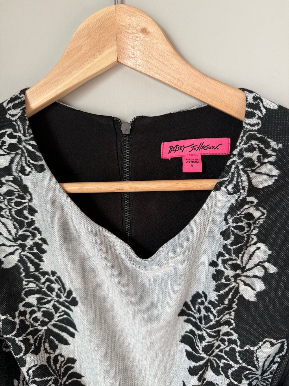 Betsey Johnson Black & White Floral Knit Panel Fitted Sheath Midi Dress - Picture 2 of 5